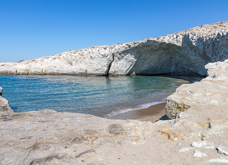 Παραλία Αλογόμαντρα